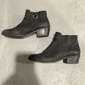 Missing zippers handles can be added easily. Great condition otherwise